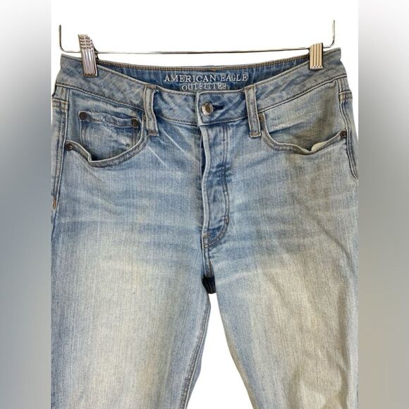 American Eagle Vintage Hi Rise Button Fly Distressed Jean Size 8 - Picture 2 of 10